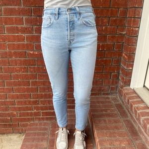 27: Levi’s Straight Leg Skinny Jeans